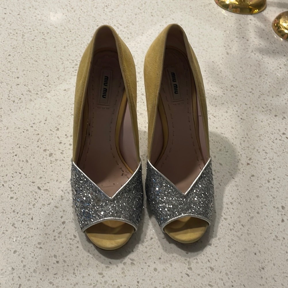 Omg sparkly heels with a peep toe!
